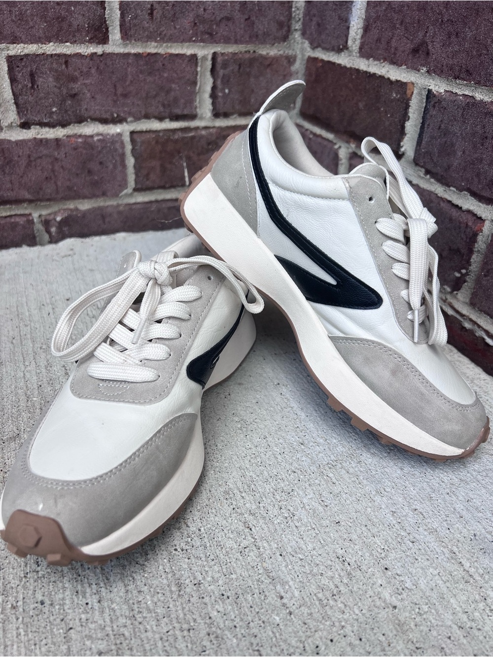 Dolce Vita Women’s Retro Runner Sneakers White Gray Black Gum Sole